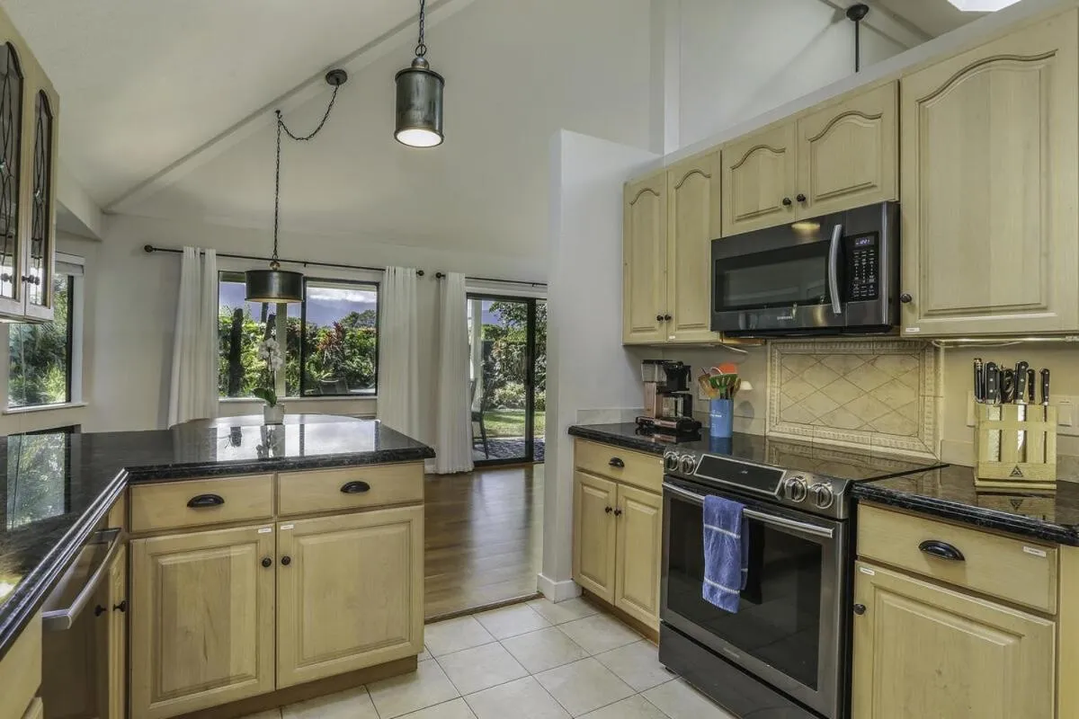 Image 3 of Hale Iolani home