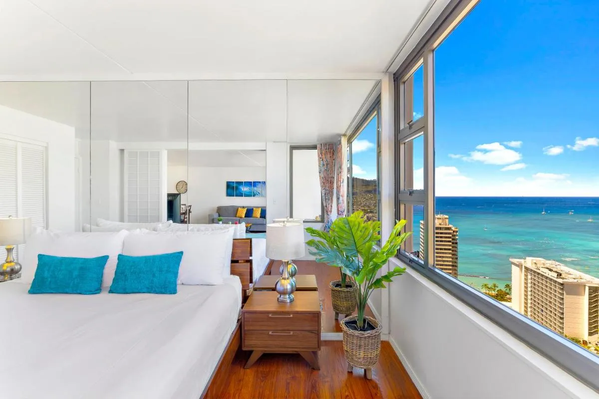 Image 2 of Hawaii Dream Escape, Ocean Views & Free Parking