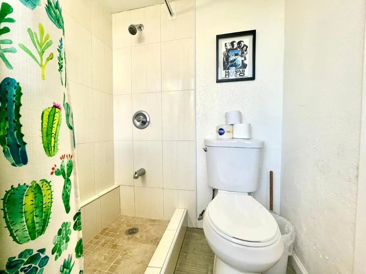 Image 3 of Hawaii Movie Studio WaikikiSeaside4person