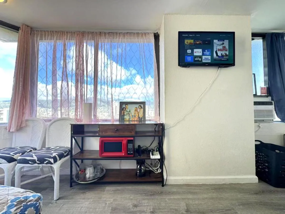 Image 4 of Hawaii Movie Studio WaikikiSeaside4person