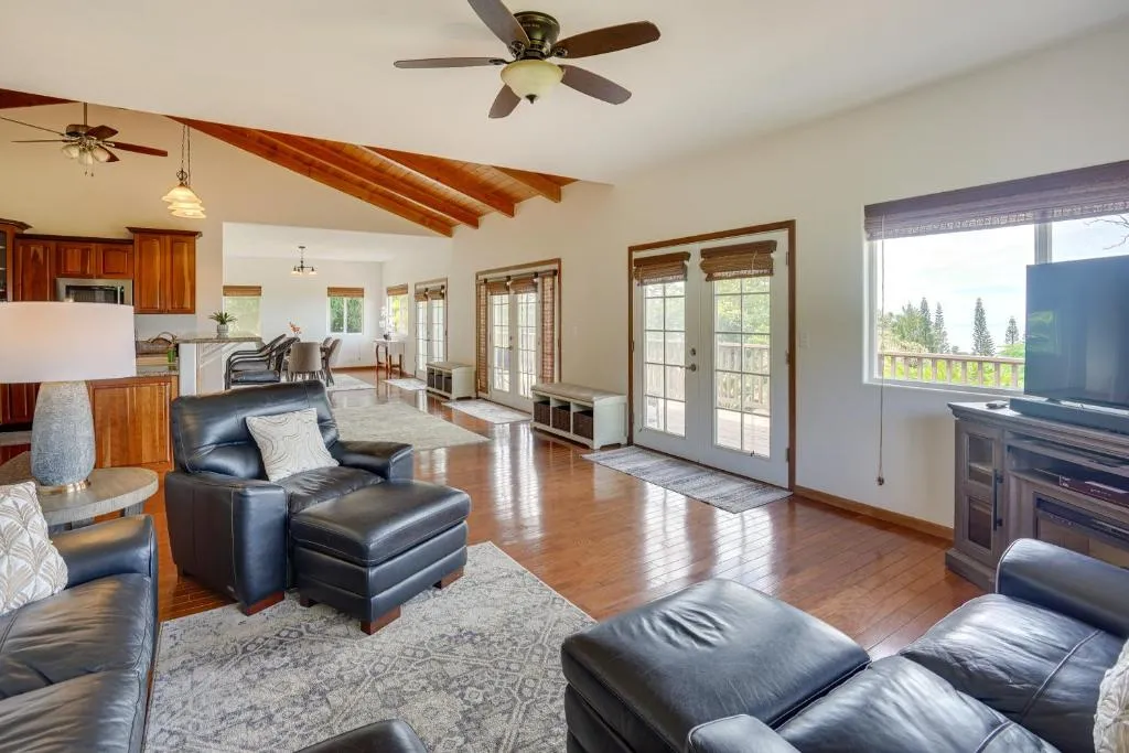 Image of Hawaiian Retreat with Ocean Views in Captain Cook!