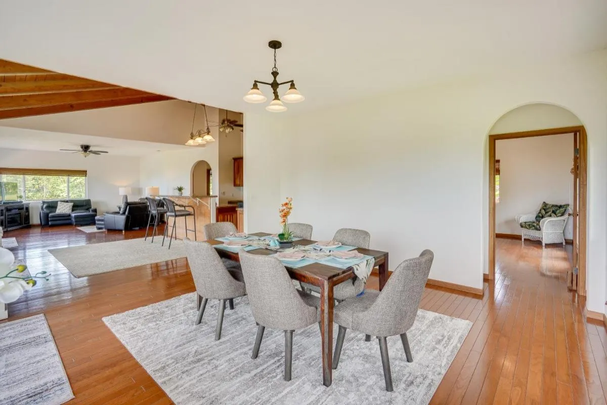 Image 1 of Hawaiian Retreat with Ocean Views in Captain Cook!