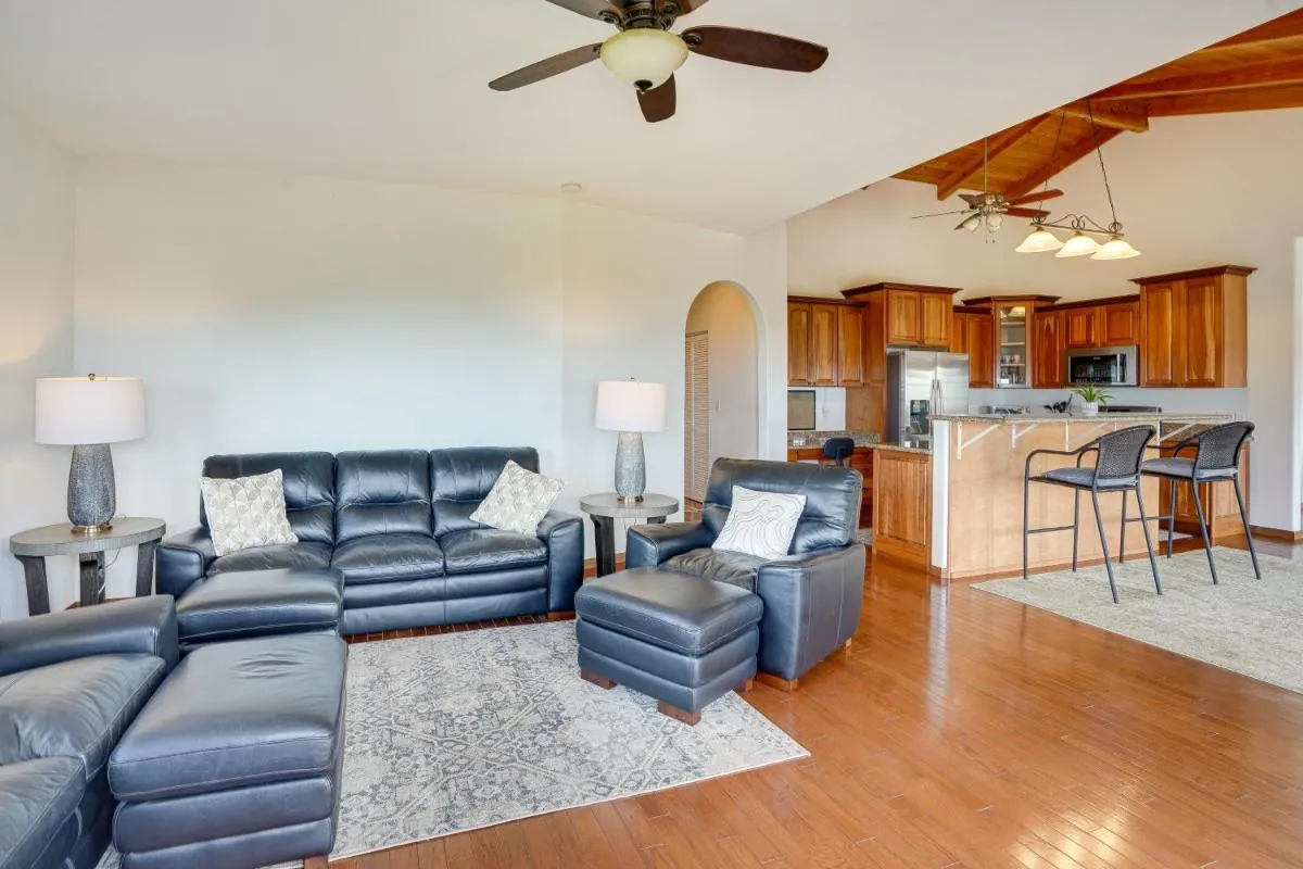 Image 3 of Hawaiian Retreat with Ocean Views in Captain Cook!