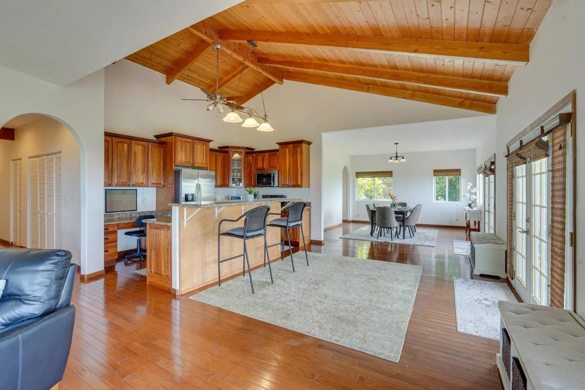 Image 4 of Hawaiian Retreat with Ocean Views in Captain Cook!