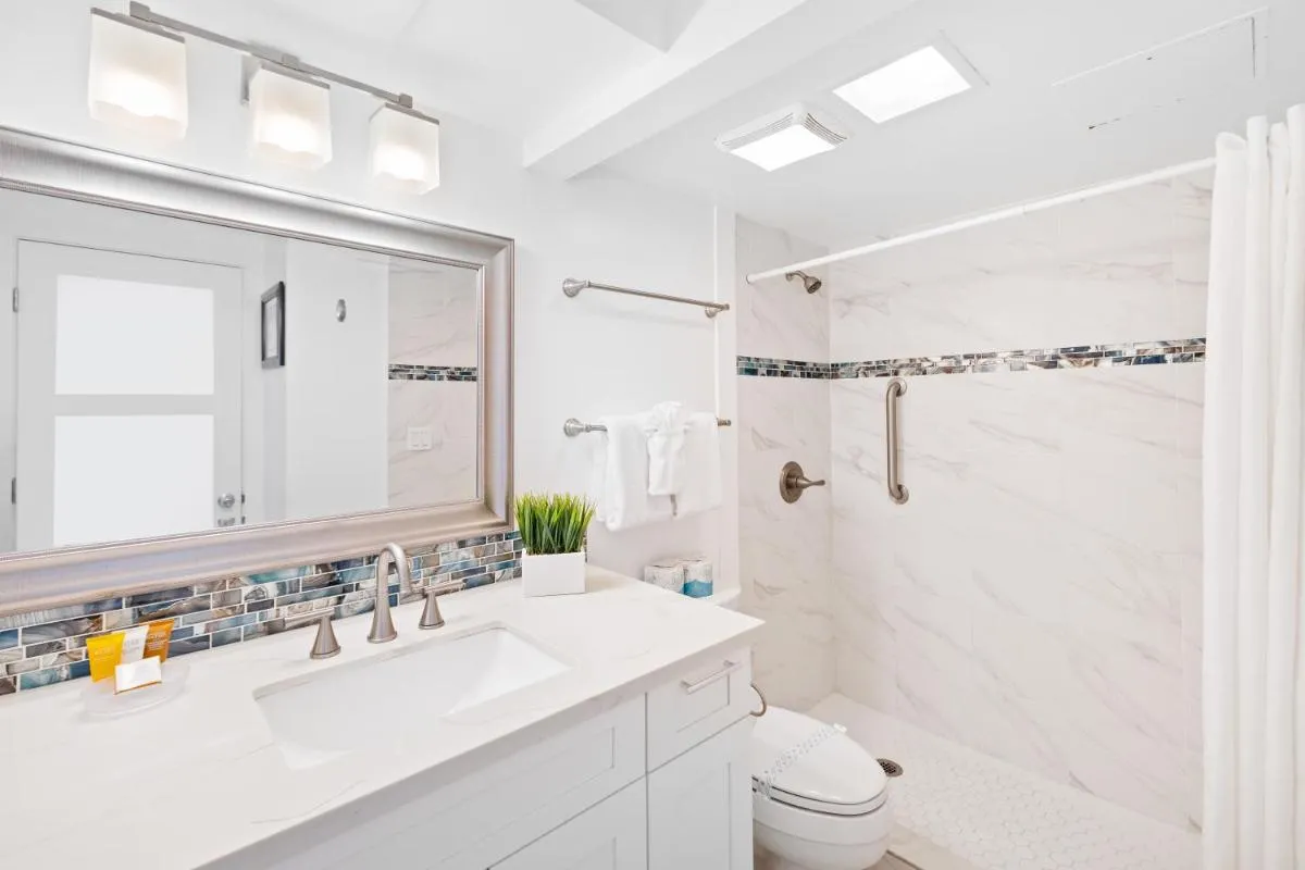 Image 3 of Heart of Waikiki – Ocean View Condo with Free Parking