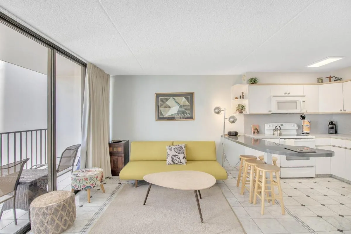 Image 6 of High Rise Ocean View Waikiki Condo, FREE Parking & Wi-Fi