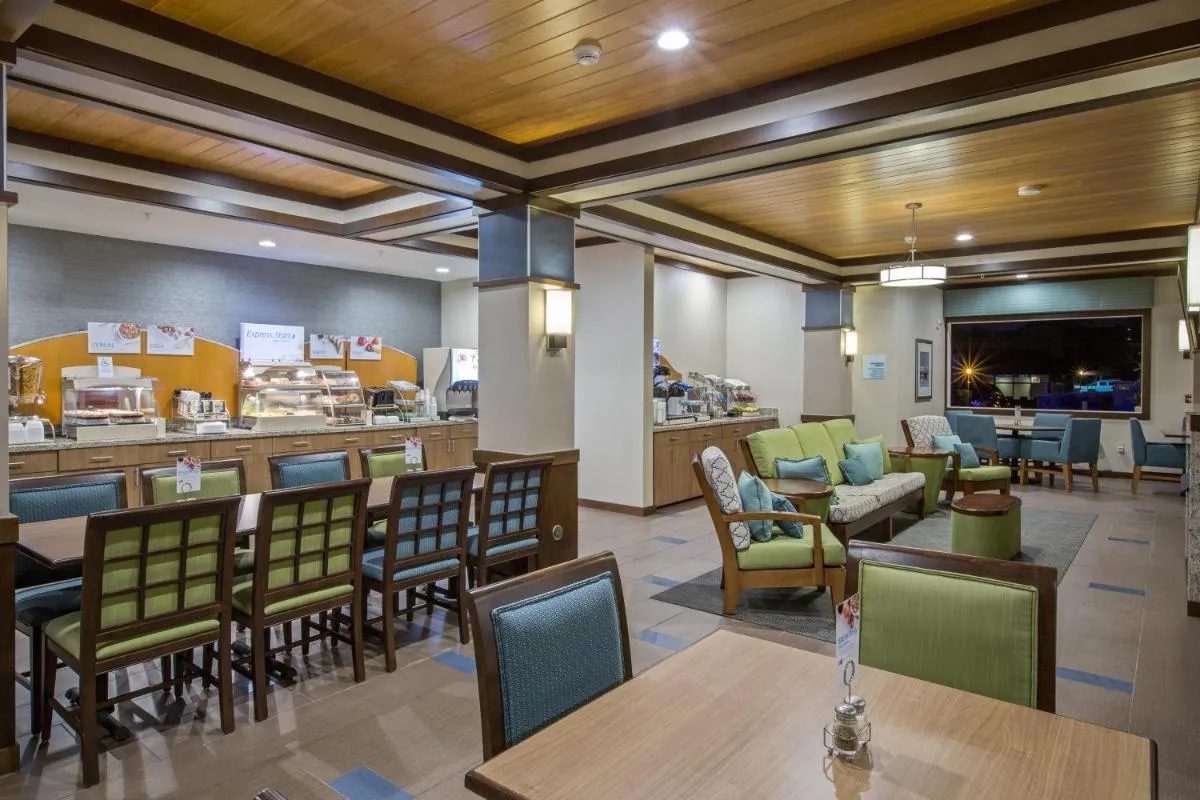 Image 4 of Holiday Inn Express & Suites Kailua-Kona, an IHG Hotel