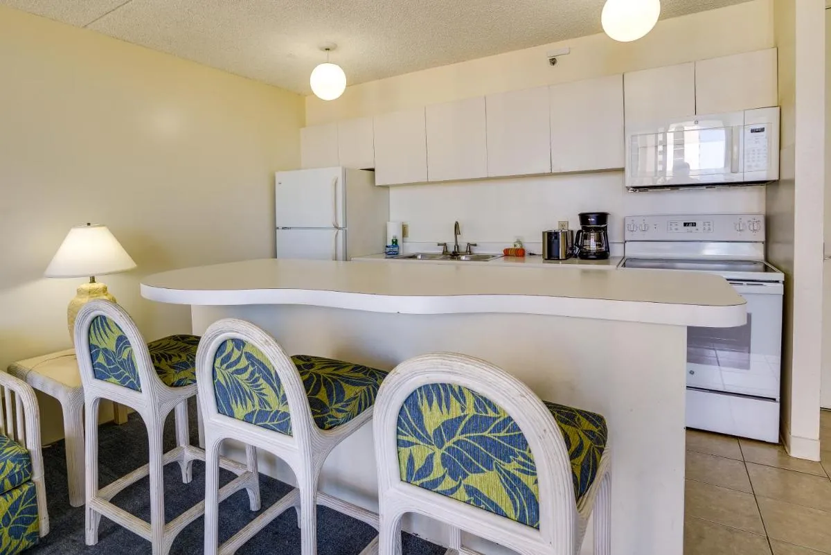 Image 1 of Honolulu Vacation Rental Walk to Waikiki Beach!