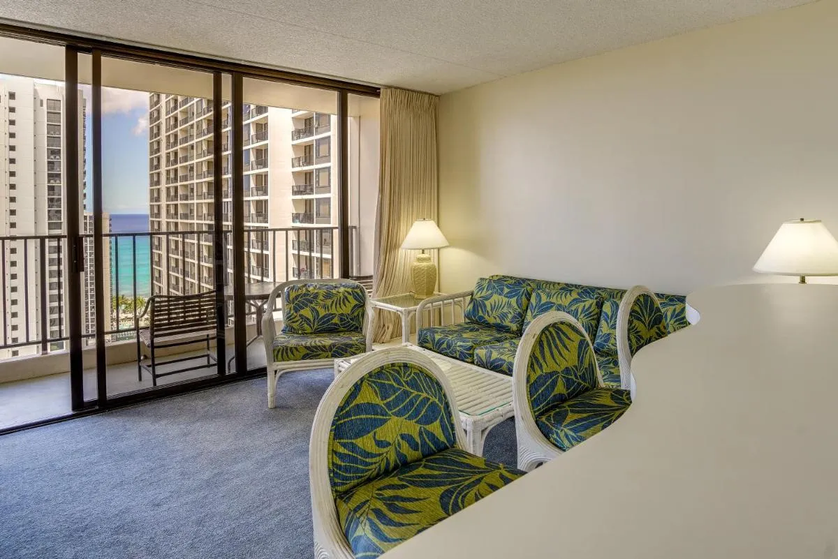 Image 3 of Honolulu Vacation Rental Walk to Waikiki Beach!