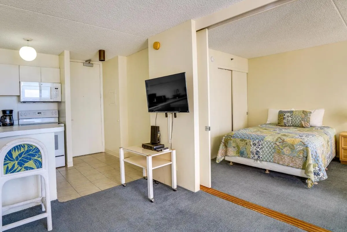 Image 6 of Honolulu Vacation Rental Walk to Waikiki Beach!