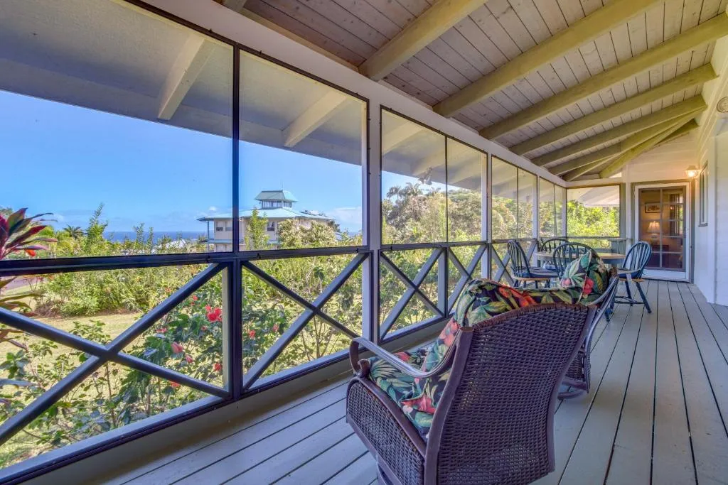 Image of Honomu Home with Screened Lanai and Ocean Views!