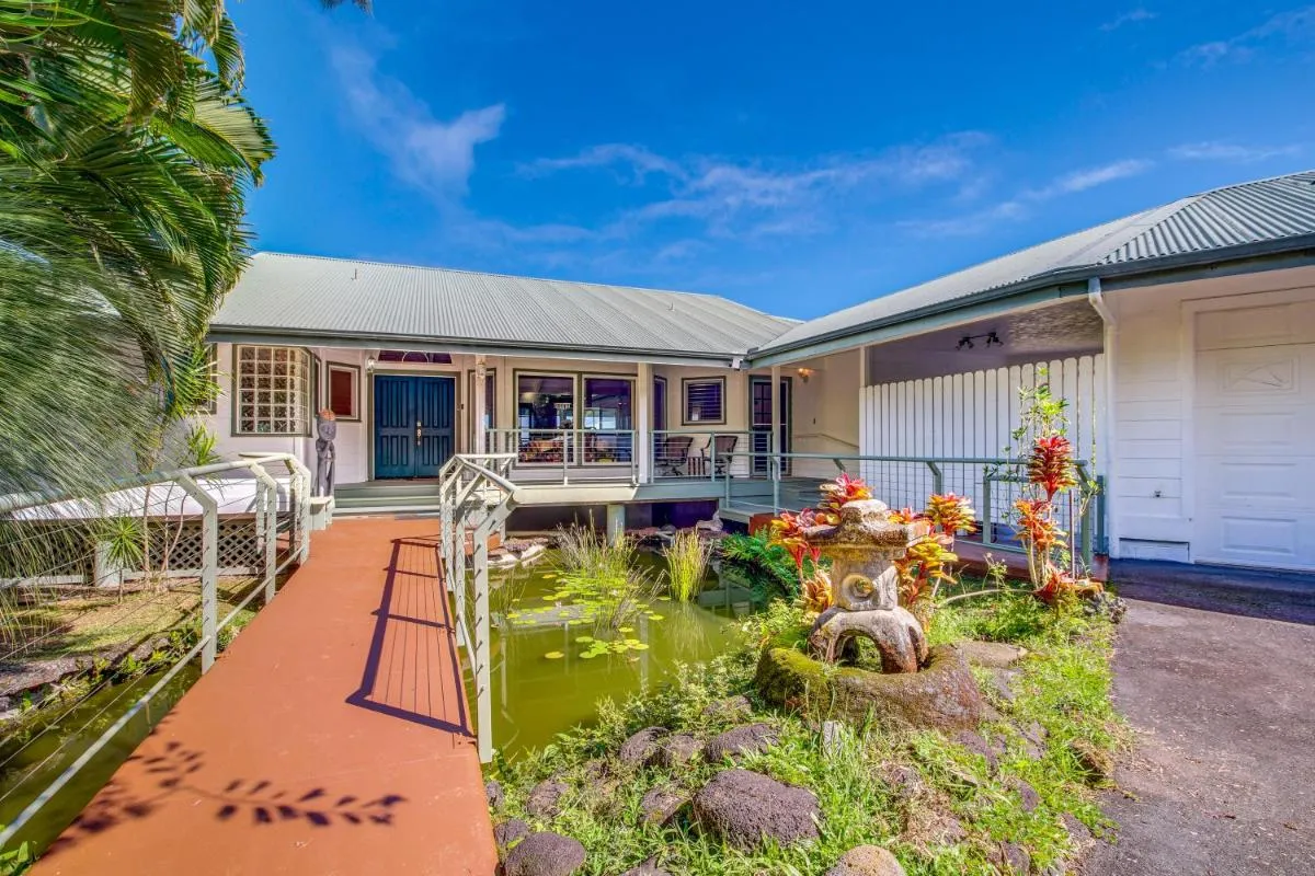 Image 1 of Honomu Home with Screened Lanai and Ocean Views!