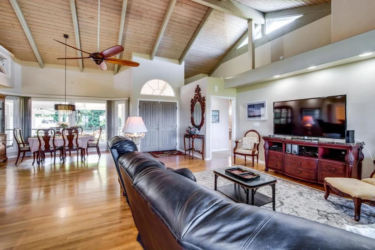 Image 4 of Honomu Home with Screened Lanai and Ocean Views!