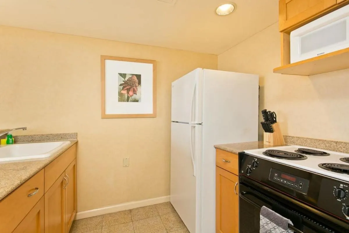 Image 5 of Ilikai Apt 302 – Spacious Studio with Stunning Ocean & Harbor Views