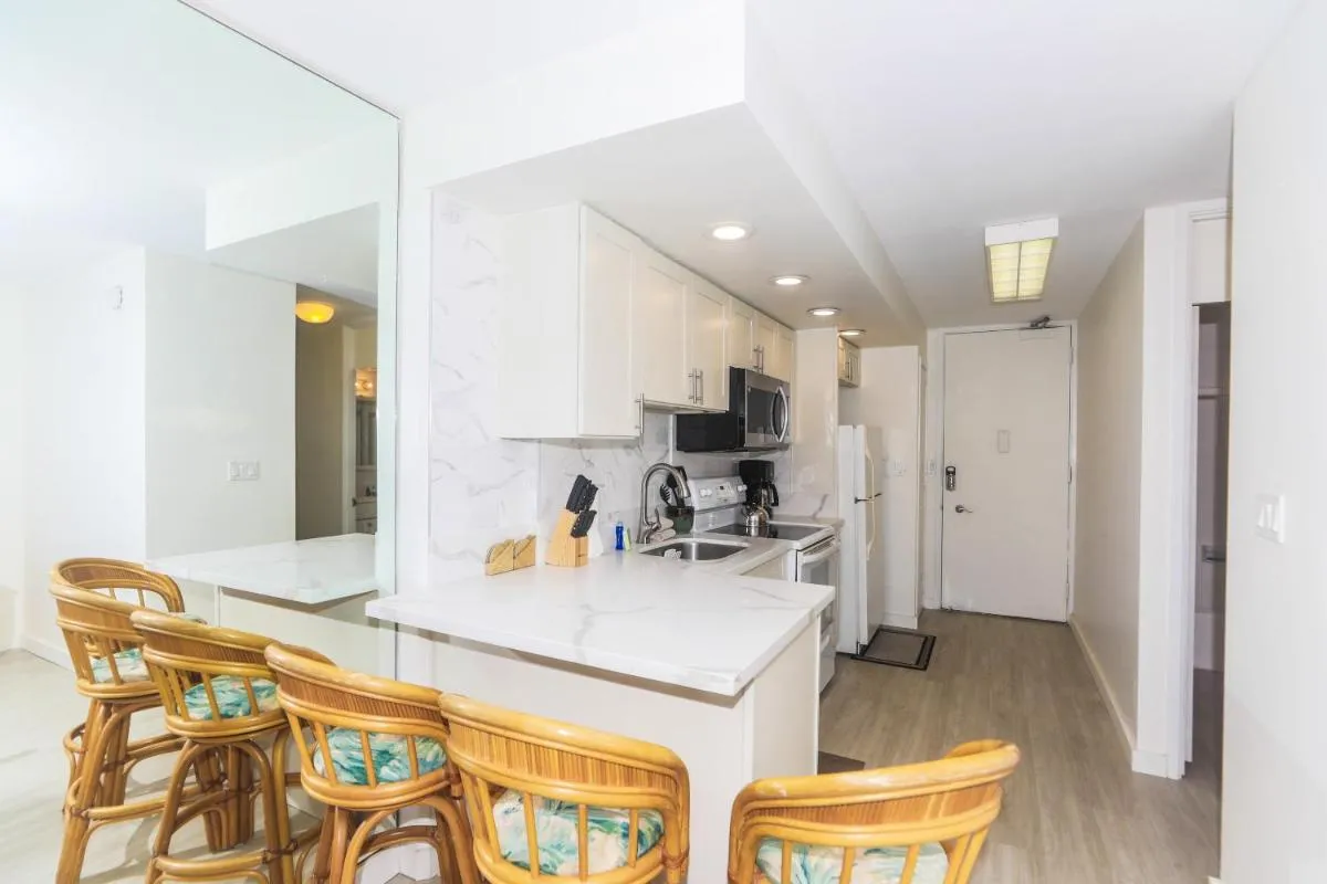 Image 6 of Ilikai Marina 1091 City View Studio