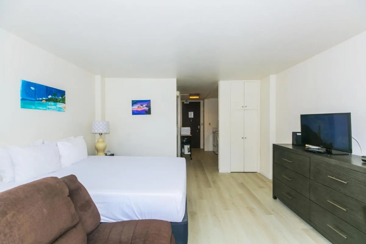 Image 1 of Ilikai Marina 1093 City View Studio