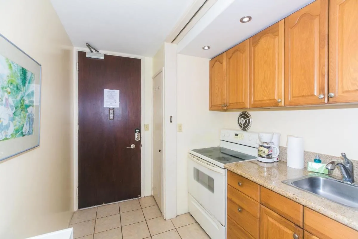 Image 6 of Ilikai Marina 1381 City View Studio