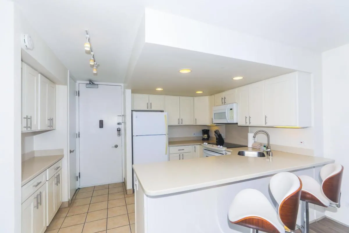 Image 4 of Ilikai Marina 480 Yacht Harbor View 1BR