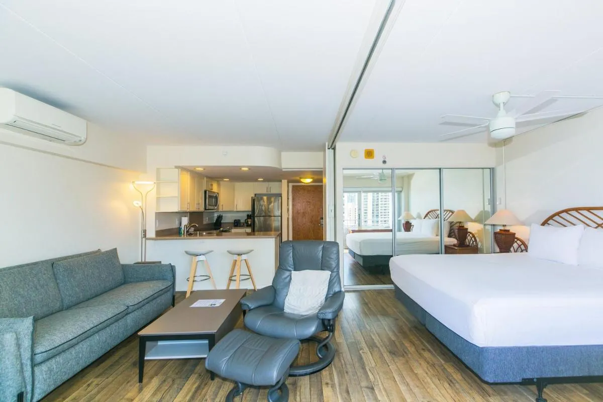 Image 1 of Ilikai Tower 1340 Lagoon View 1BR