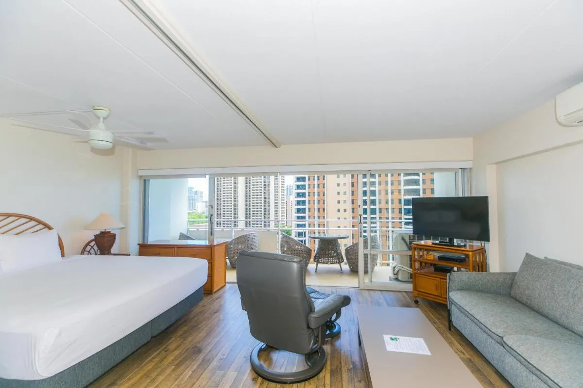 Image 2 of Ilikai Tower 1340 Lagoon View 1BR
