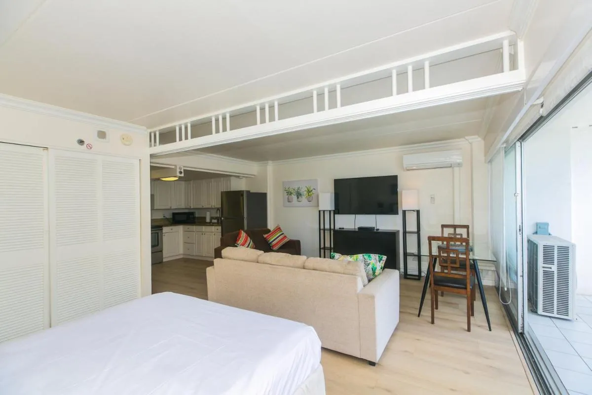Image 2 of Ilikai Tower 1642 Lagoon View 1BR