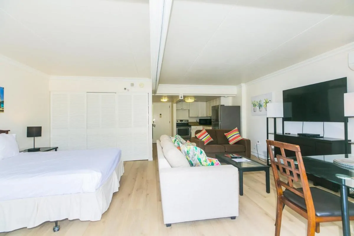 Image 3 of Ilikai Tower 1642 Lagoon View 1BR