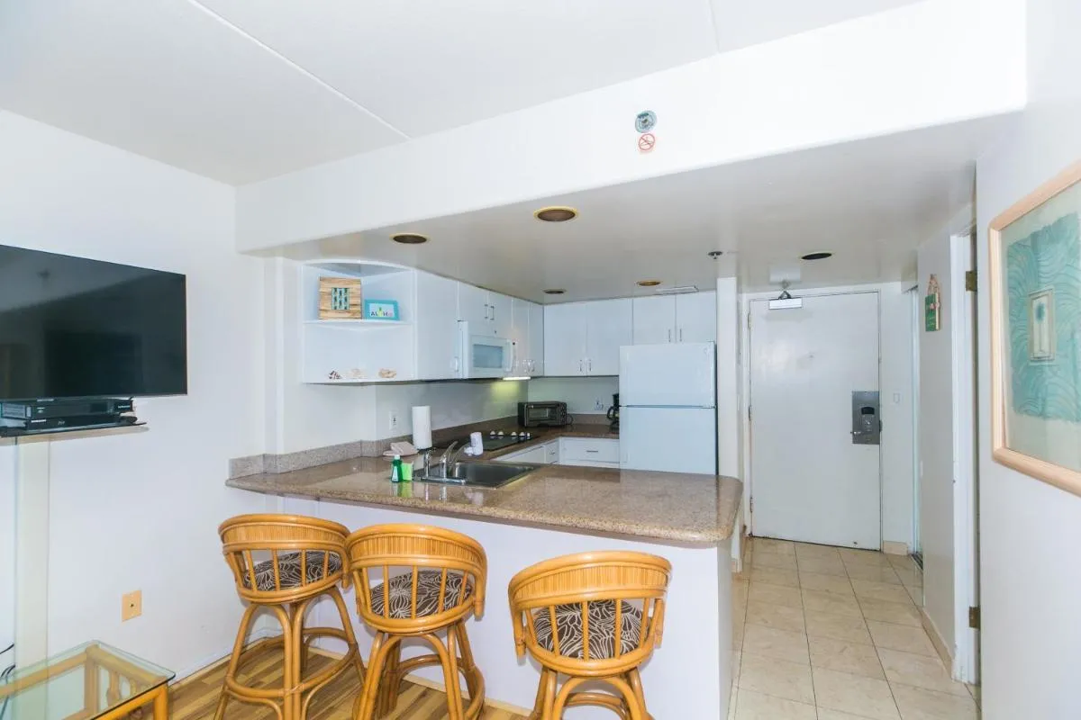 Image 1 of Ilikai Tower 1817 City View 1BR