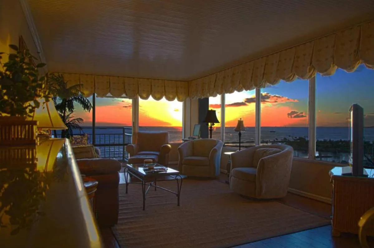 Image 2 of Ilikai Tower 1843 Yacht Harbor View 2BR