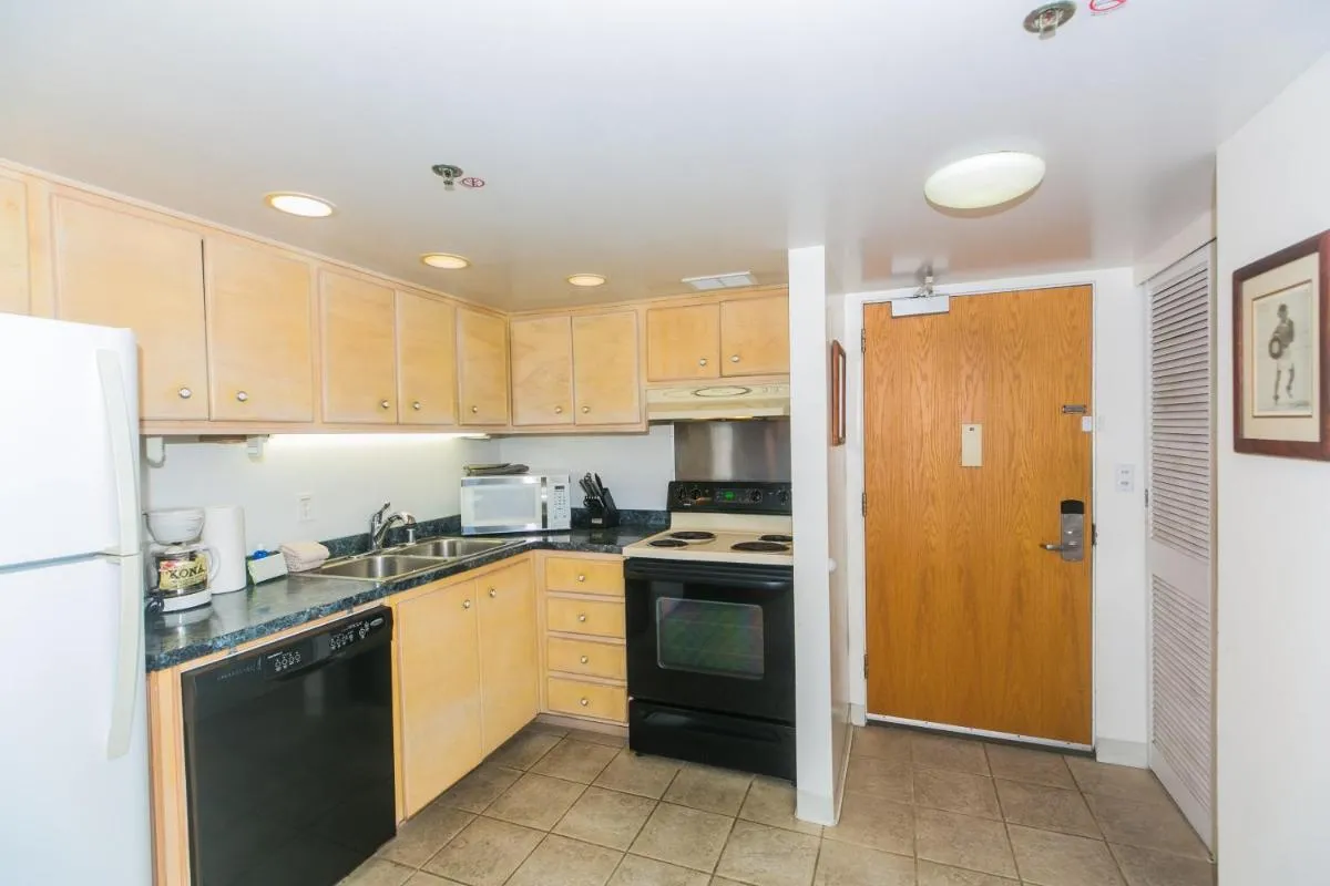Image 3 of Ilikai Tower 1936 Lagoon View 1BR
