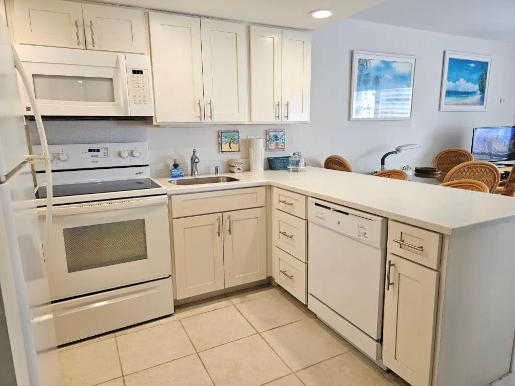 Image of Ilikai Tower 931 Yacht Harbor View 1BR