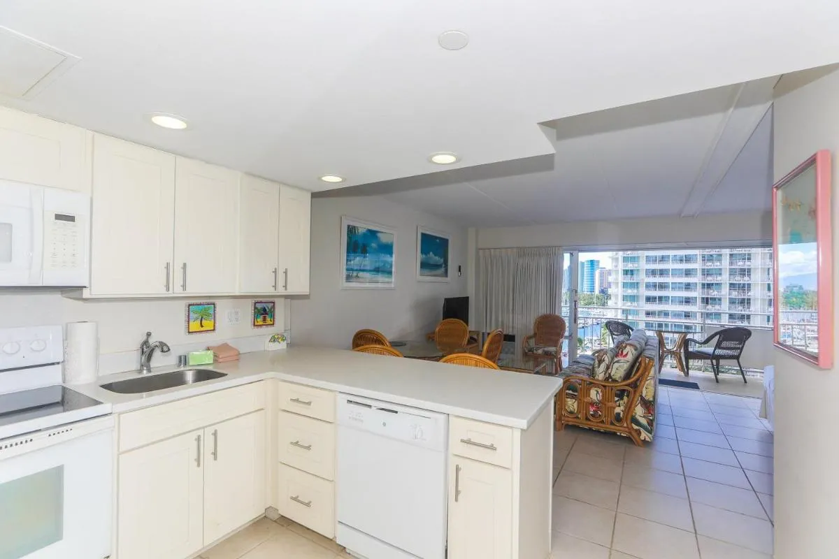 Image 3 of Ilikai Tower 931 Yacht Harbor View 1BR