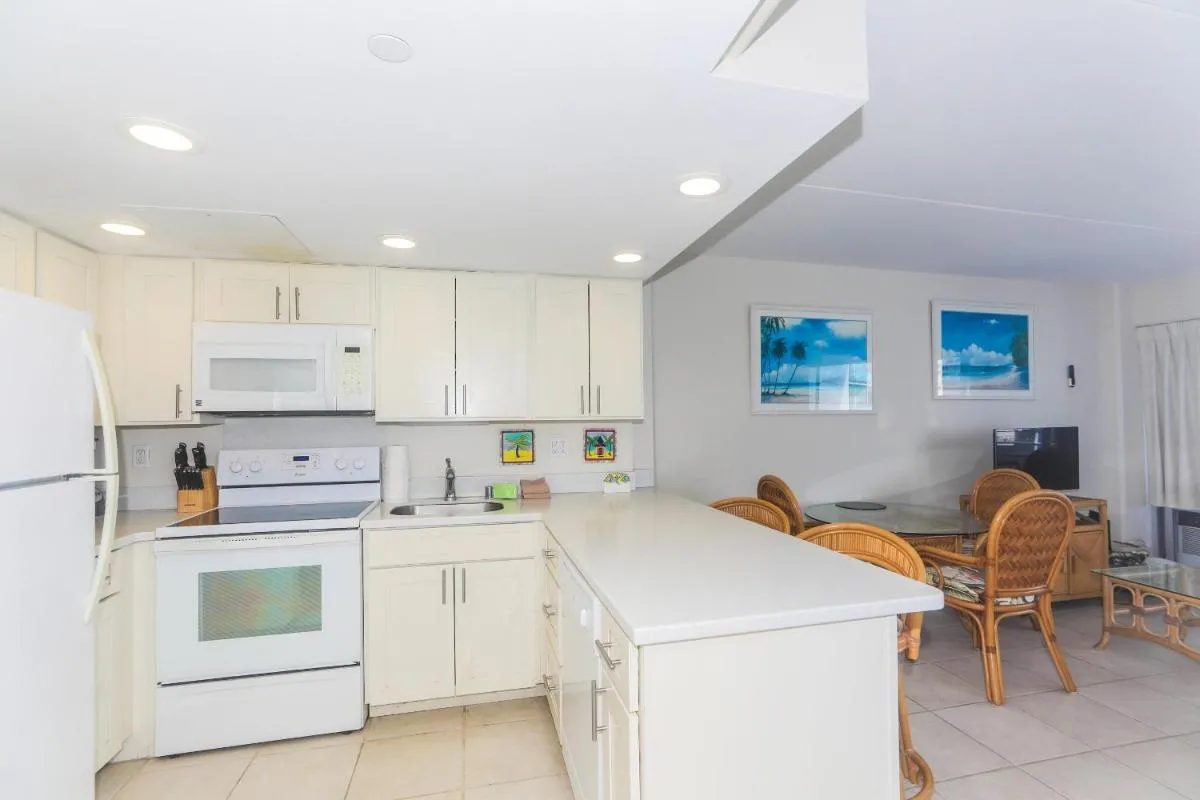 Image 4 of Ilikai Tower 931 Yacht Harbor View 1BR
