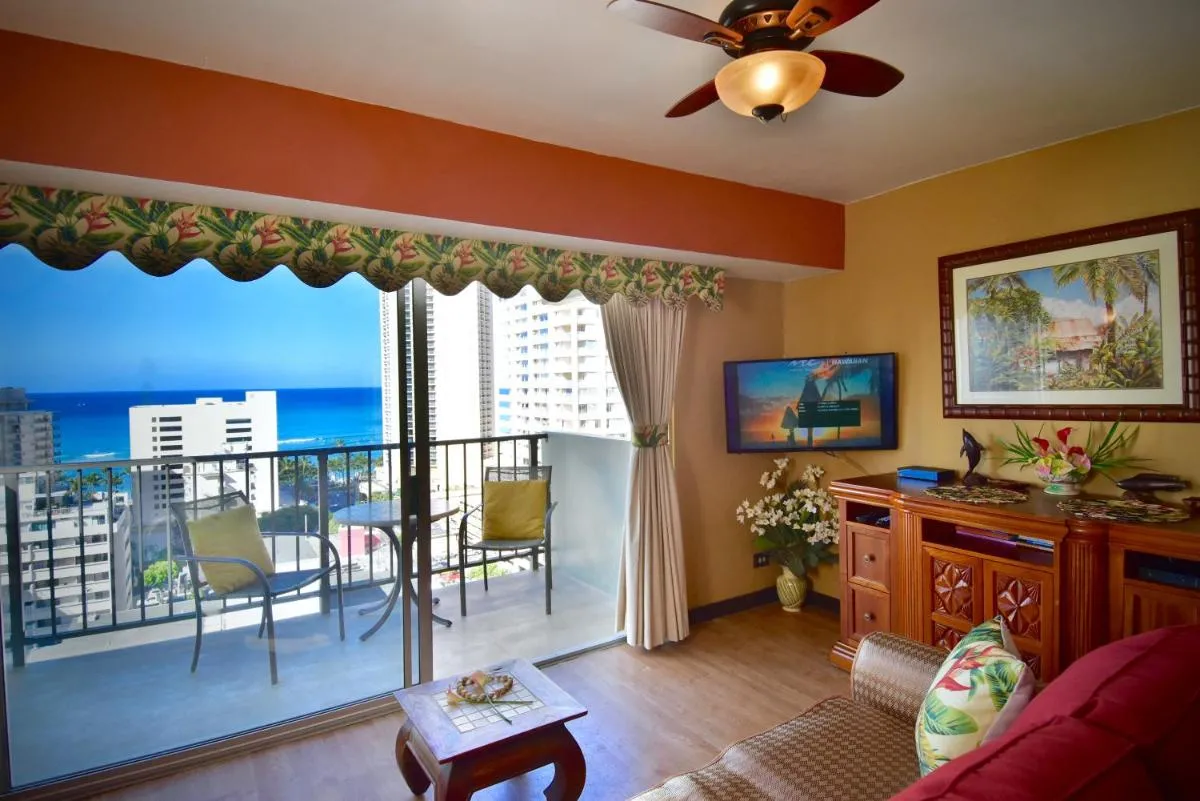 Image 1 of Jenny’s Pineapple Cottage