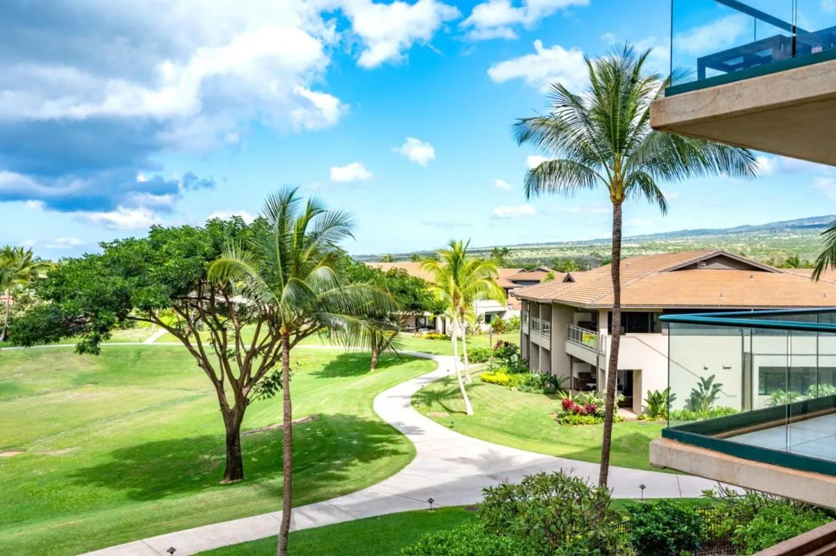 Image 1 of KBM Resorts: Honua Kai Hokulani HKH-338 Partial Ocean Views Remodeled Includes Rental Car