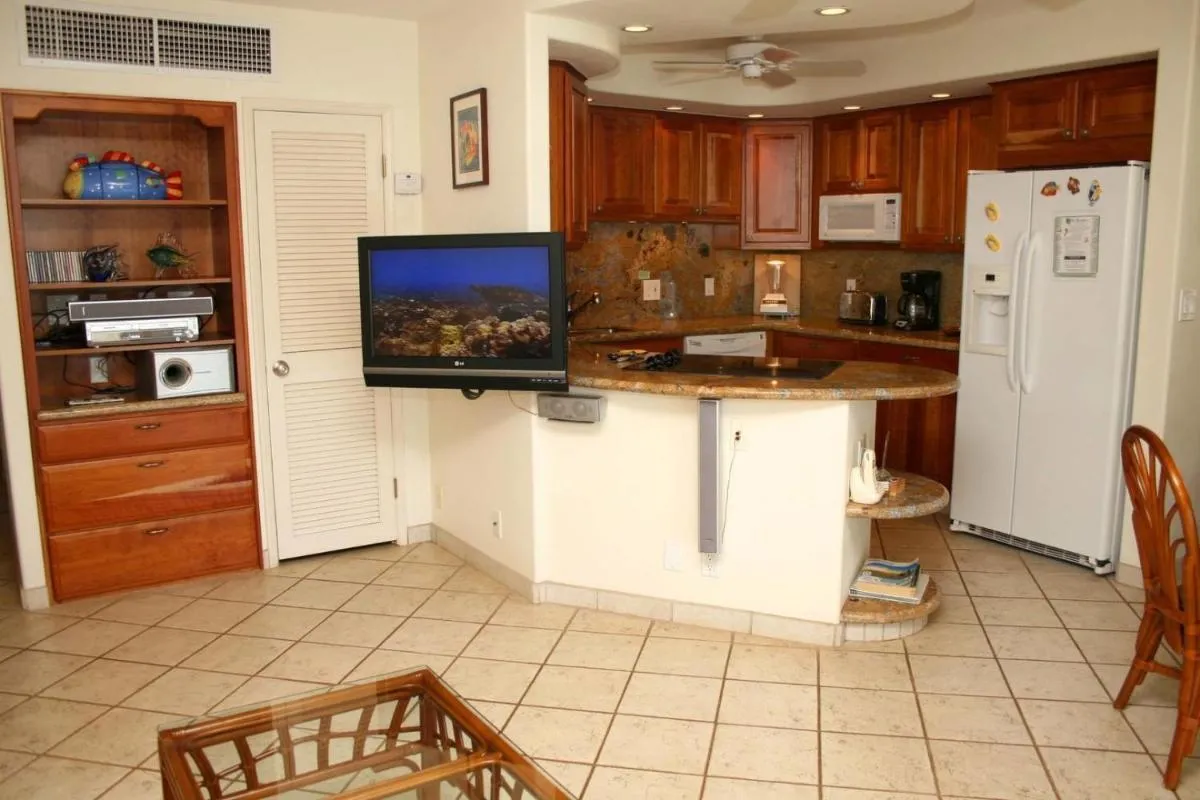 Image 4 of KIHEI BEACH, #303 condo