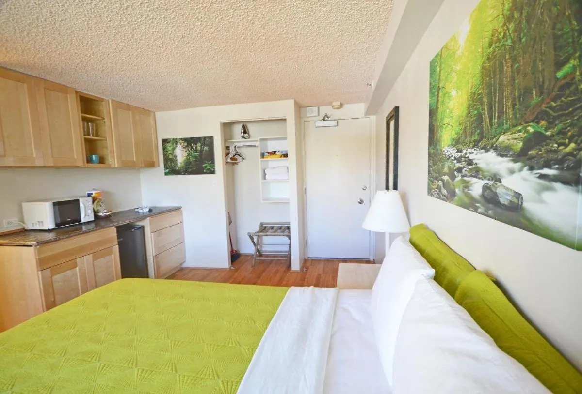 Image 1 of KV702 Waikiki Private Waterfall Room, Mountain View!