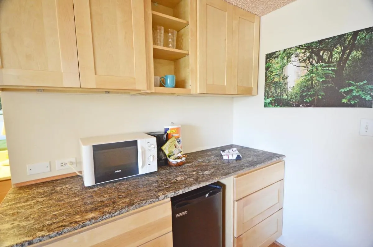 Image 4 of KV702 Waikiki Private Waterfall Room, Mountain View!