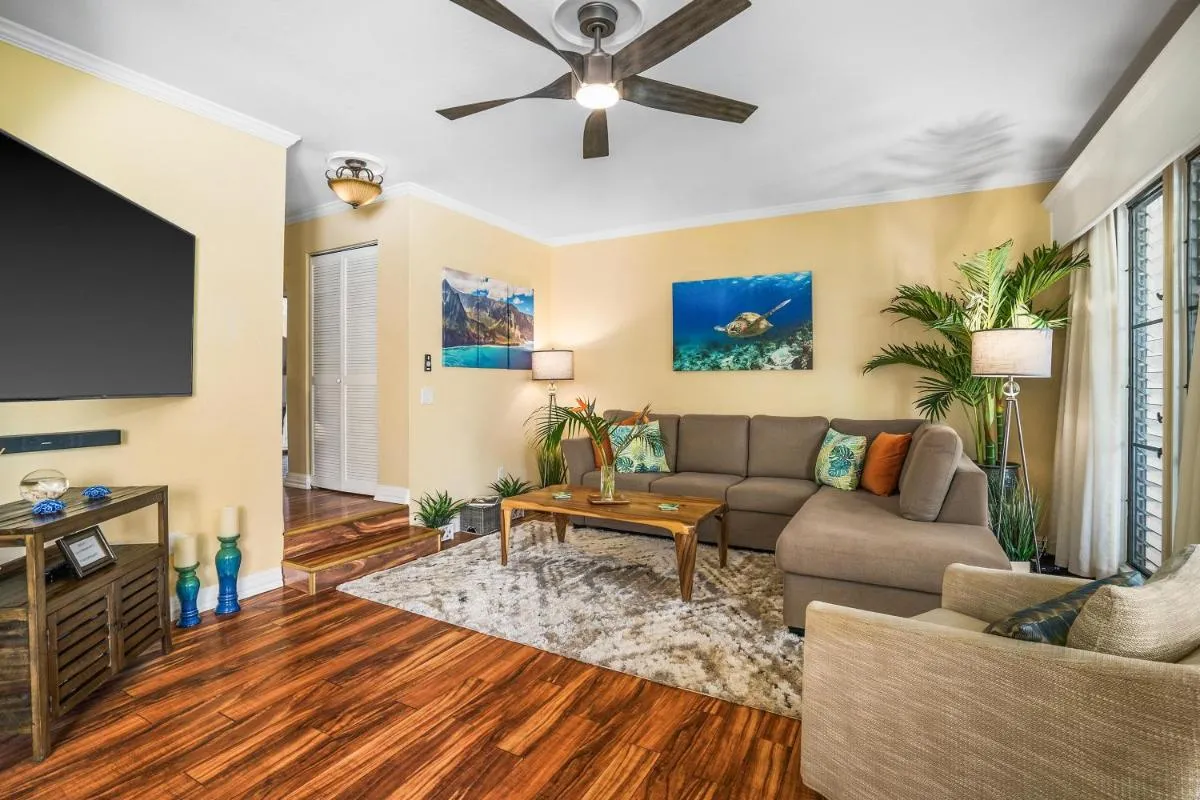 Image 3 of Kahala 413
