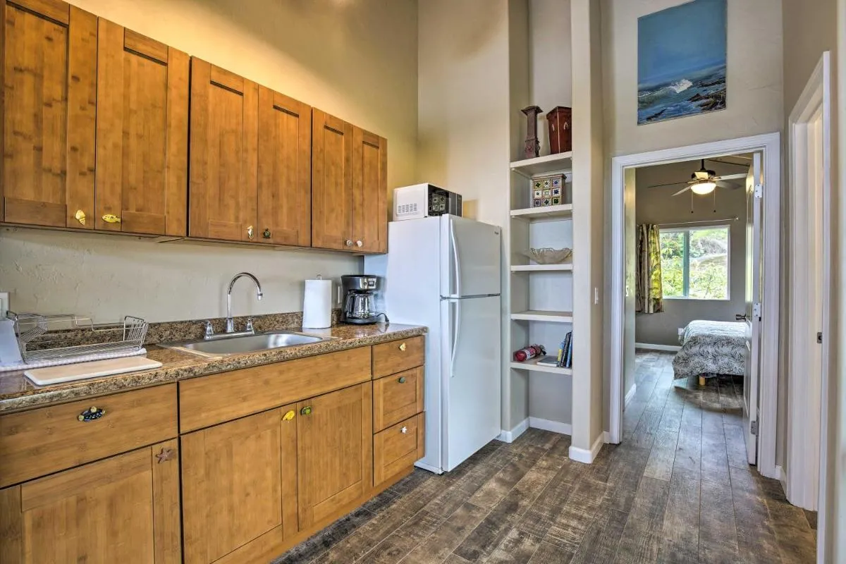 Image 2 of Kailua-Kona Hillside Apt Less Than 3 Miles to Beaches!