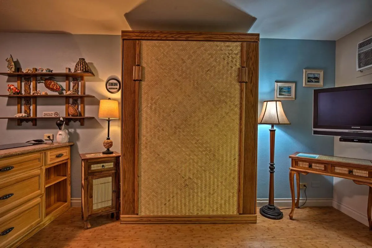 Image 4 of Kailua Studio with Pool Access and Garden Views!