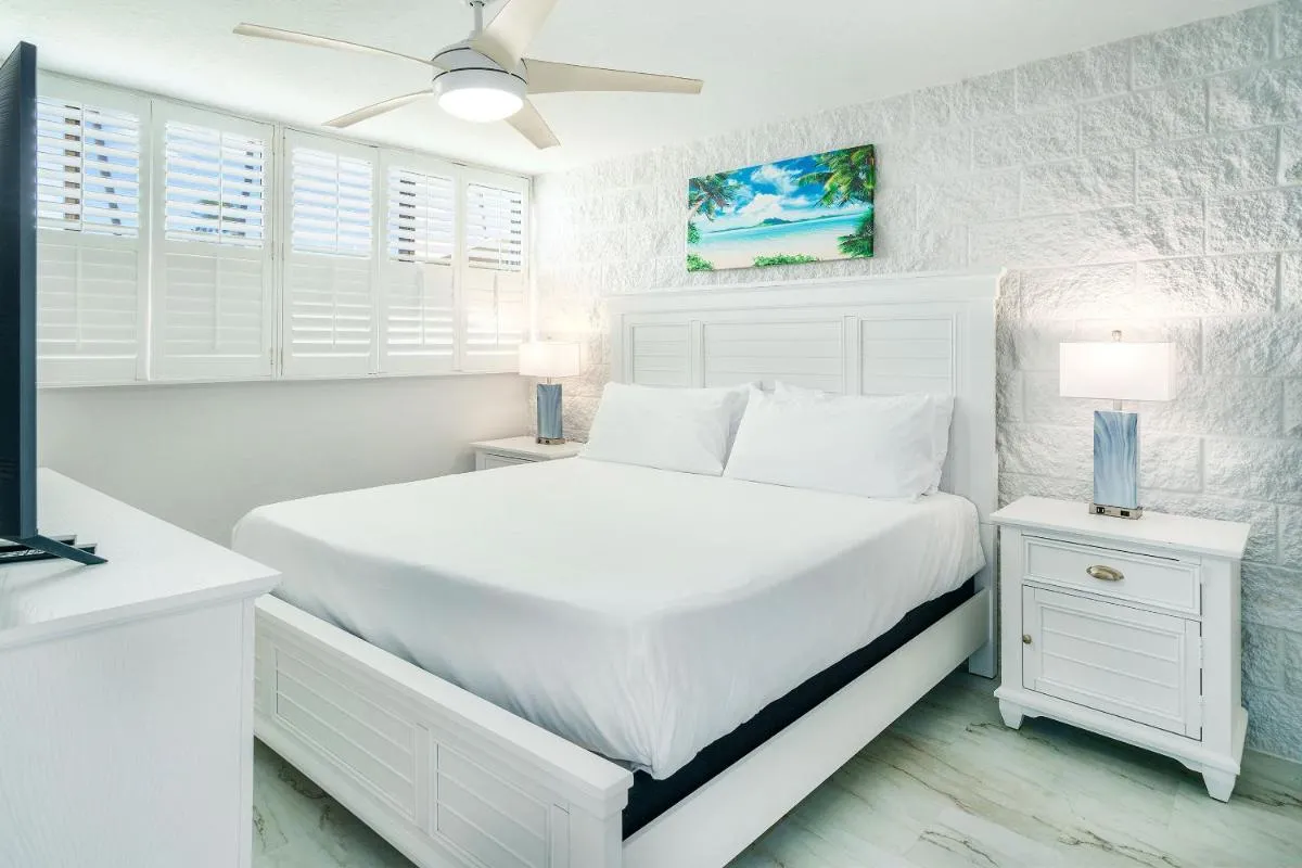 Image 3 of Kanai a Nalu 314 – Newly Renovated, Oceanfront, AC