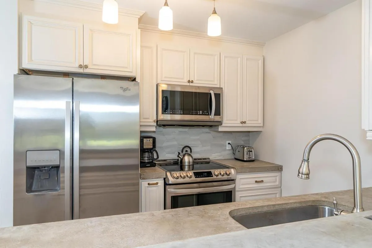 Image 1 of Kihei Garden Estates B-103 – Modern Designer Condo