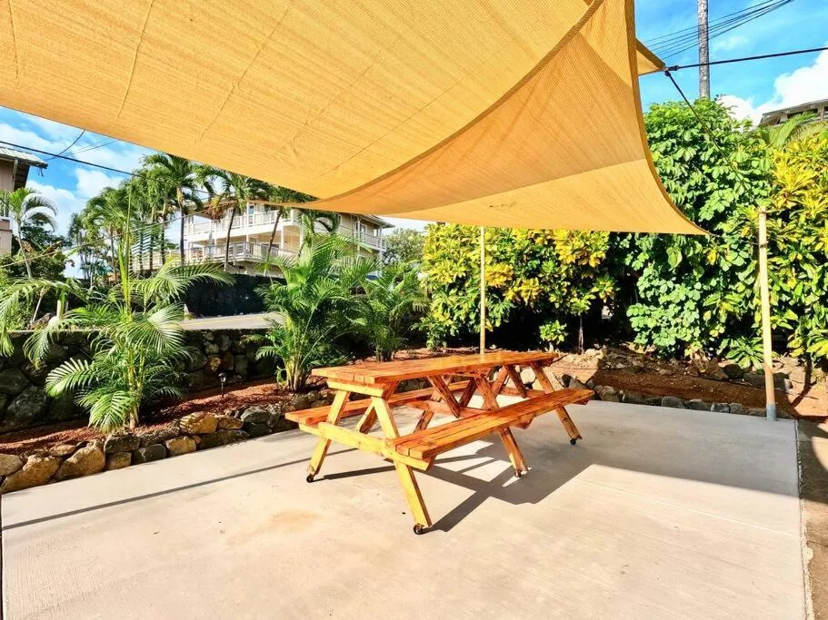 Image 5 of King Palm Ocean views King bed walk to beach Free WIFI parking BBQ