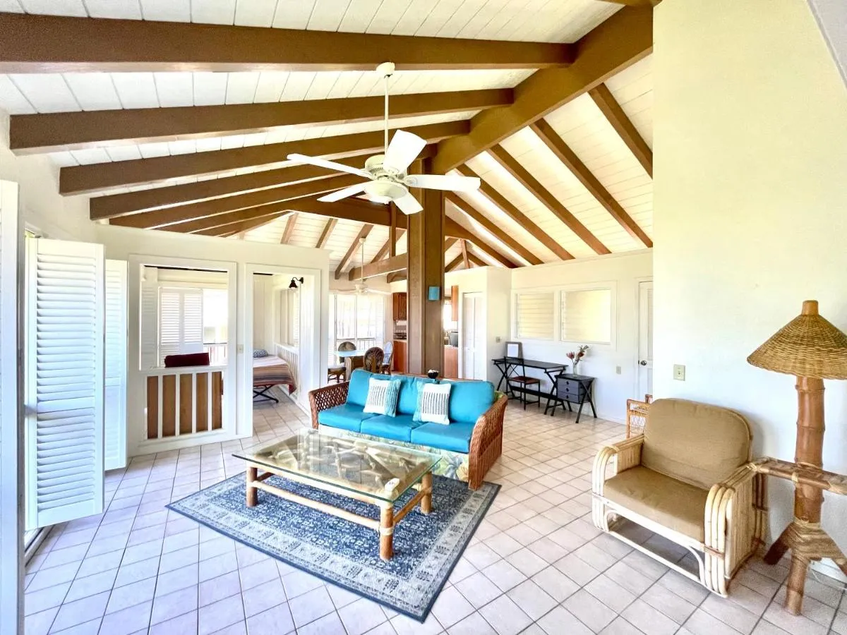 Image 4 of King Palm Ocean views King bed walk to beach Free WIFI parking BBQ