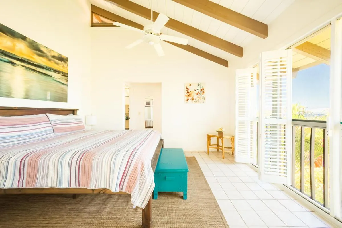 Image 1 of King Palm Ocean views King bed walk to beach Free WIFI parking BBQ