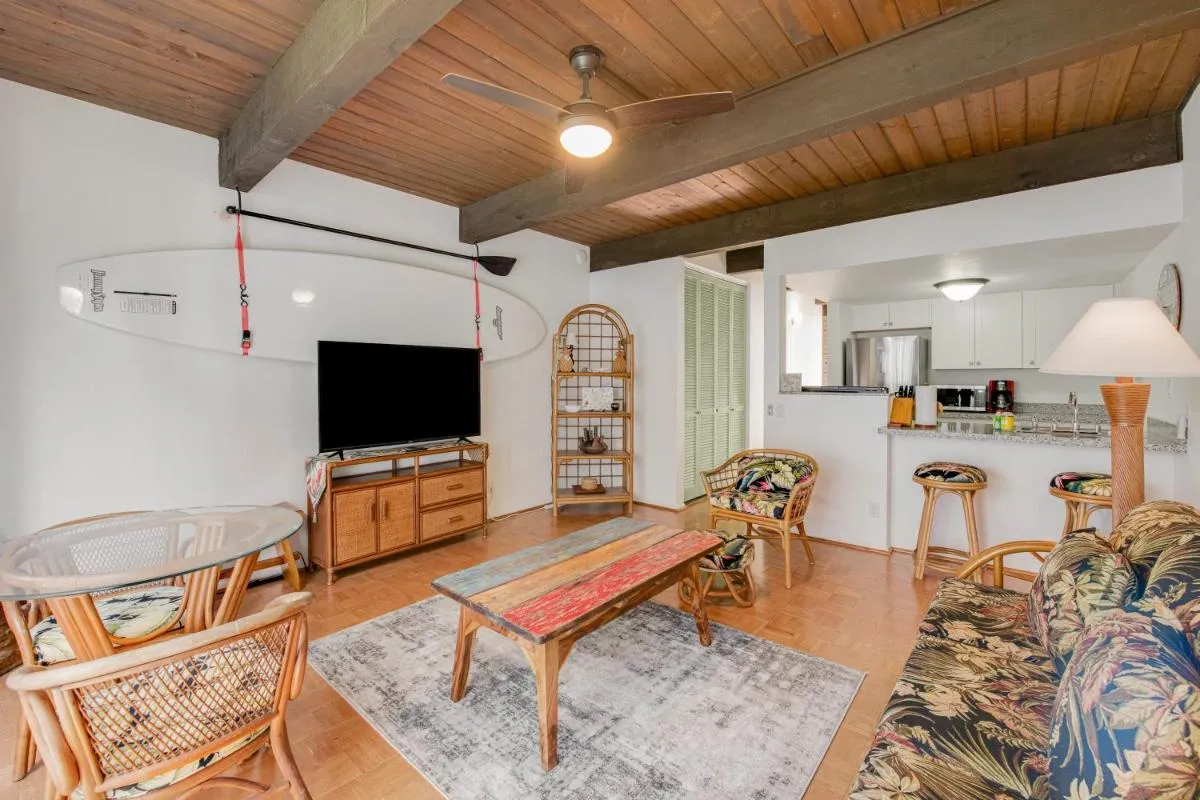 Image 4 of Kona Mansions D-226