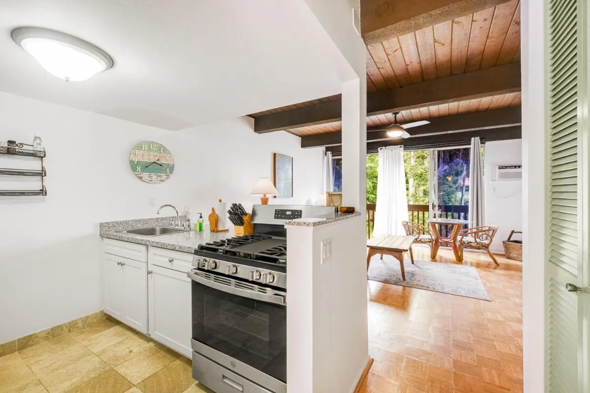 Image 6 of Kona Mansions D-226