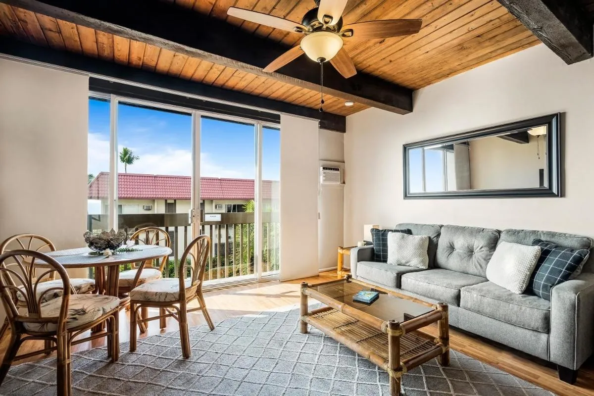 Image 3 of Kona Mansions D231