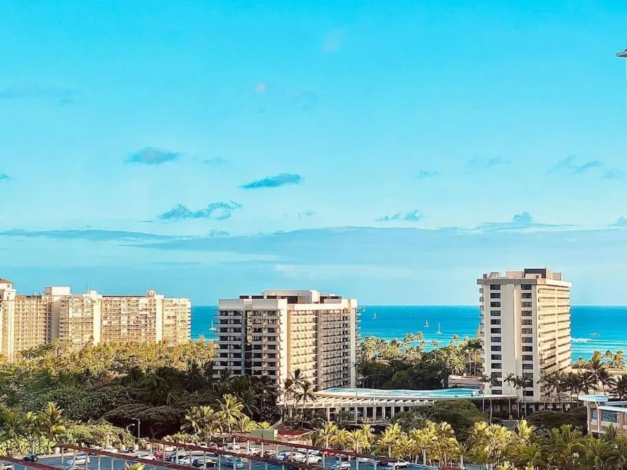 Image 2 of Little Paradise in Waikiki with Lovely Ocean -15F