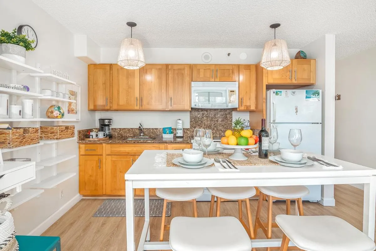 Image 3 of Lovely 1BR Ocean View Condo, Near Beach + Parking!